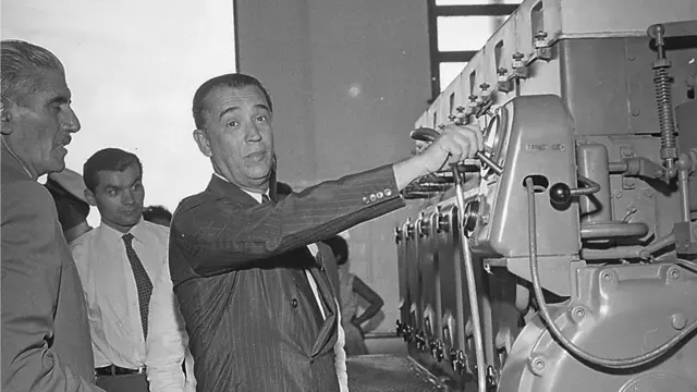 Presidente Juscelino Kubitschek inaugura a Refinaria de Petróleo de Manaus, 3 de janeiro de 1957