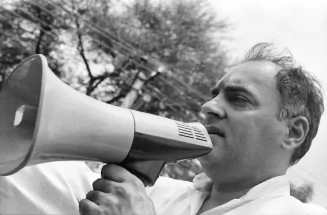 राजीव गांधी