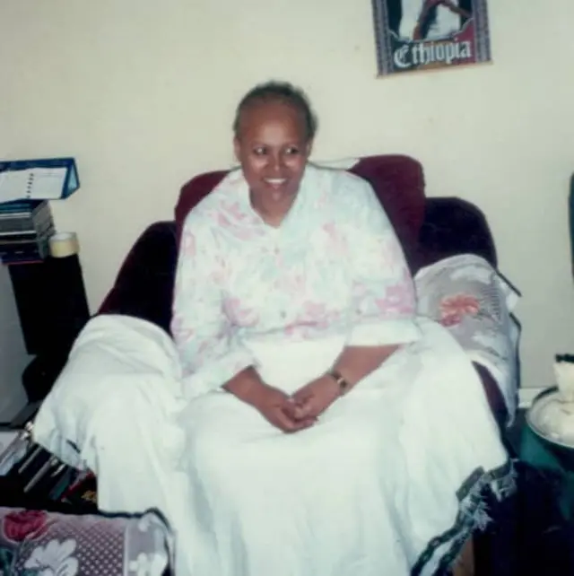 ወይዘሮ የአይኔ አበባ ብርሃን 