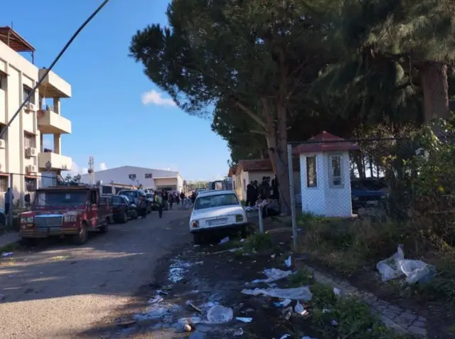 علويون في مخيم حميميم 