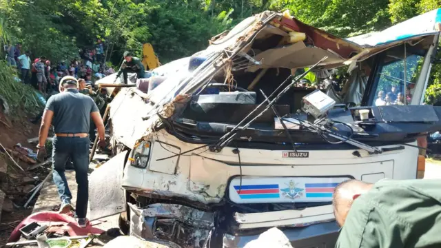 බස් රථයේ රියැදුරුට බස් රථය පාලනය කර ගැනීමට නොහැකි වීමෙන් වංගුවක් අසලදී බසය පෙරළියාමෙන් මෙම අනතුර සිදුව ඇත