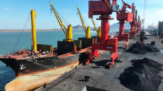 বাংলাদেশ এখন বিপুল পরিমাণ কয়লা আমদানি করে 