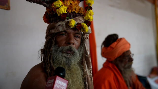 इतरवेळी हे नागा साधू कुठे असतात, हा असाच एक गूढ वाटणारा प्रश्न आहे.