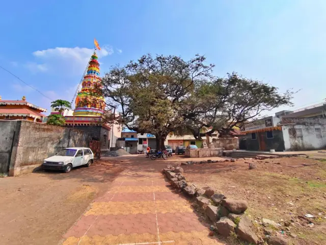 वडगणे गावातील वादग्रस्त जमीन