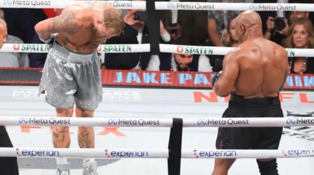 Mike Tyson versus Jake Paul