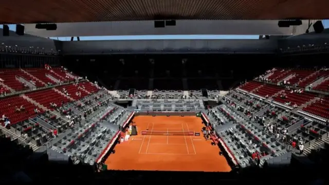 Quadra de tênis vazia