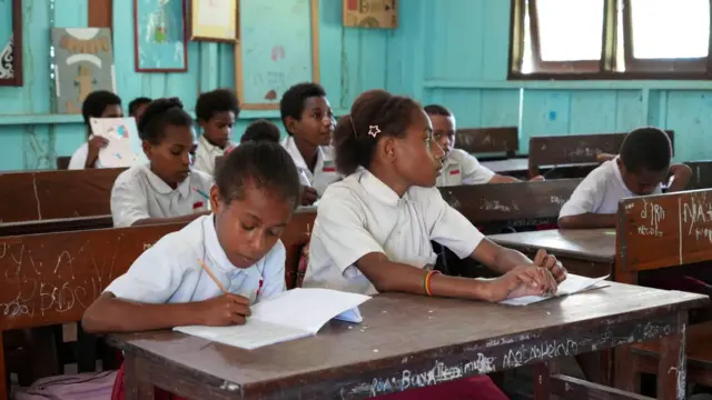 Anak-anak sekolah dasar di Mamberamo Raya, Papua, belum tersentuh program Makan Bergizi Gratis (MBG) sejak kebijakan itu berjalan sejak Januari 2025. 
