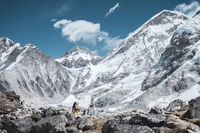१६ देखि १८ किलोको 'ब्यागप्याक' बोकेरै जोस्ट सगरमाथा चुचुरो पुग्ने ध्याउन्नमा छन्