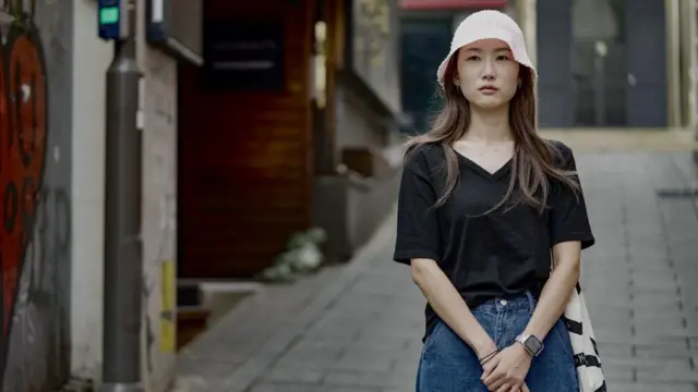 لی یو هیون مرتب به آن خیابان که در آن تا آستانه مرگ رفته بود باز‌می‌گردد چون نمی‌خواهد آن حادثه را فراموش کند