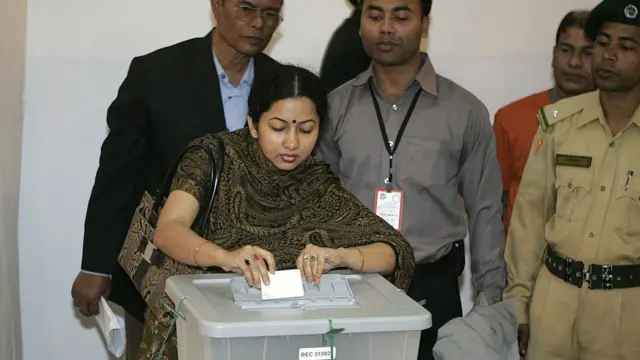 নির্বাচনের সময়েও ভোট কেন্দ্রে আনসার সদস্যরা দায়িত্ব পালন করে। 