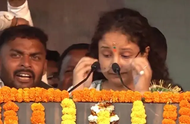 गिरिडीह में झारखंड मुक्ति मोर्चा के कार्यक्रम में भावुक कल्पना सोरेन