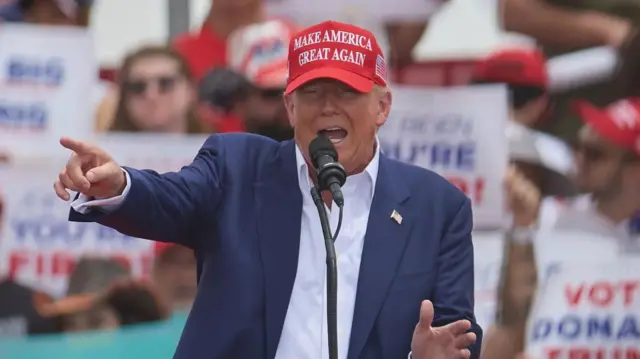 अमेरिका के पूर्व राष्ट्रपति डोनाल्ड ट्रंप