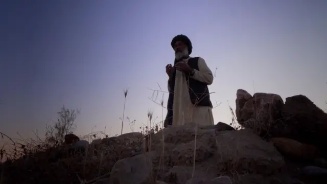 Abdul Sattar ba shi da hoton iyalan nasa, sai dai ƙabarinsu kawai