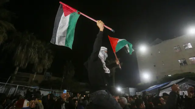 غزة تحتفل باتفاق الهدنة