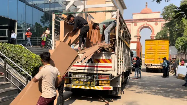 बिहार में ग़रीबी और बेरोज़गारी बड़ी समस्या है.