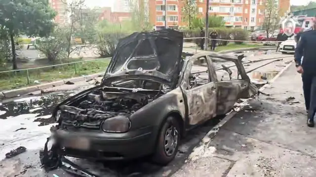 Взорванный автомобиль на месте происшествия