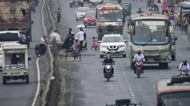 ঢাকায় সড়কগুলোতেও প্রতিনিয়ত নানা দুর্ঘটনা ঘটছে