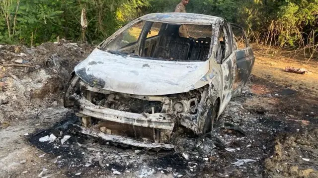 පොලිස් මාධ්‍ය ප්‍රකාශක කාර්යාලය බීබීසී සිංහල සේවයට අද (ජනවාරි 24 වැනිදා) පැවසුවේ ගිනි තබා තිබු එම මෝටර් රථය ගම්පහ මල්වතු හිරිපිටිය විහාරස්ථානයේදී හිමිනමක් ඝාතනය කිරීමේ සිද්ධියට සම්බන්ධ සැකකරුවන් පැමිණි බව කියන මෝටර් රථය බවට කරුණු අනාවරණය වූ බවයි.