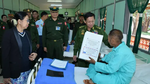 နယ်မြေတည်ငြိမ်မှုရအောင်အမြန်ဆုံးလုပ်ပေးမယ်လို့ လားရှိုးရောက် စစ်ခေါင်းဆောင်ပြော