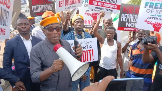 Omoyele Sowore na ndị ngagharịiwe