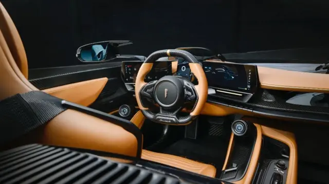 پینین‌فارینا B95 شیشه جلو ندارد