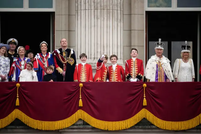 Família real na sacada de Buckingham