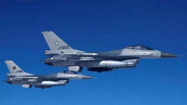 في أغسطس 2023 وافقت الولايات المتحدة على نقل طائرات مقاتلة من طراز إف-16 أمريكية الصنع إلى أوكرانيا من الدنمارك وهولندا