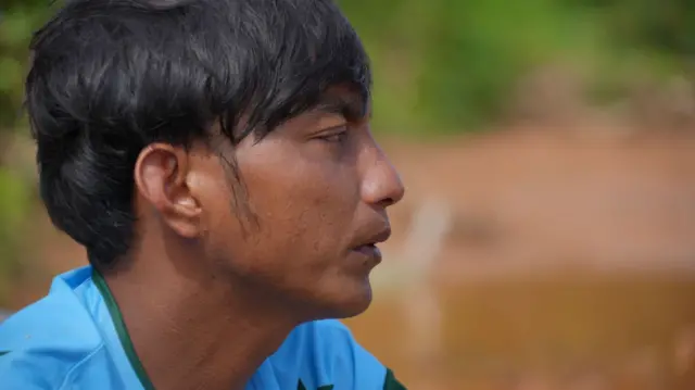 Arman Zebua membuka jalannya sendiri untuk keluar dari dataran seluas 50 meter persegi. Ia kembali membawa bala bantuan untuk para pengungsi yang terjebak longsor dan banjir.