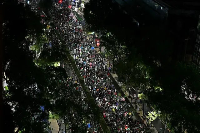 Imagen aérea de los festejos en la avenida Reforma, en Ciudad de México