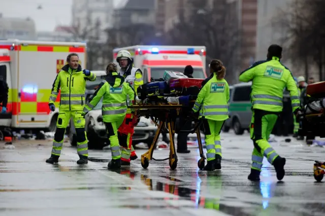 ماموران امداد در محل