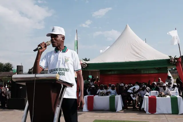 Abatavuga rumwe na leta, nka Nsabimana Sebastien (kw'ifoto) wo mu runani Burundi bwa Bose, bavuga ko kwiyamamaza kwabayemwo kurenganywa hamwe na hamwe