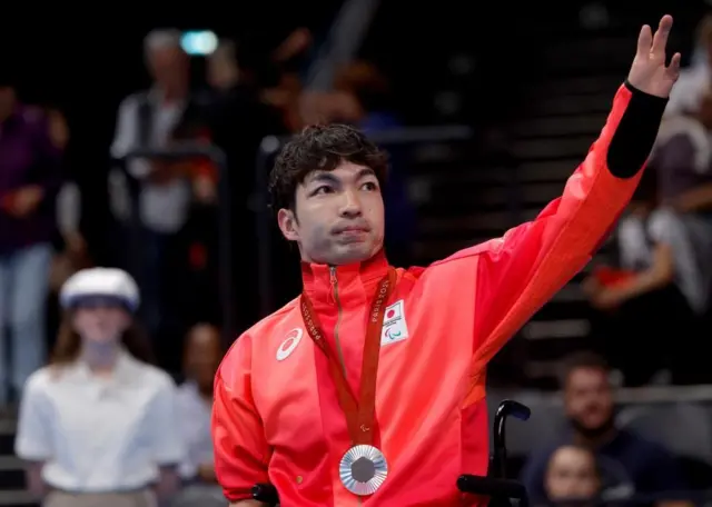 競泳男子50メートル自由形（運動機能障害S4）で銀メダルを獲得した鈴木孝幸