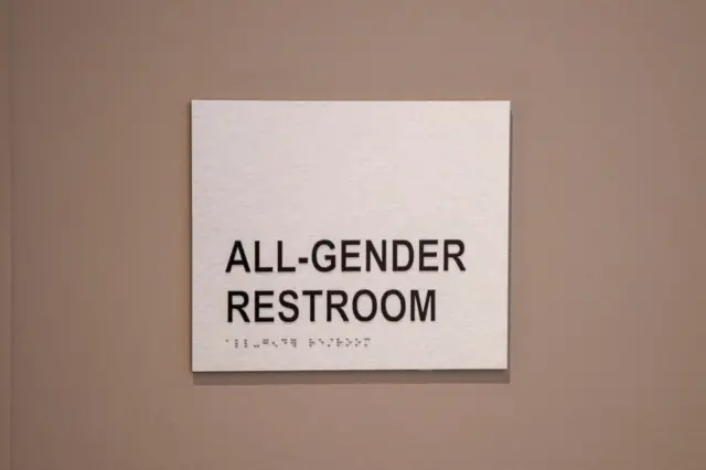 性別友善廁所標示。