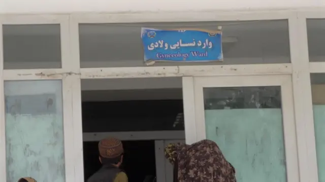 در این بخش تنها دو دکتر متخصص زن کار می‌کنند و روزانه بین ۵۰ تا ۶۰ مریض می‌بینند. 