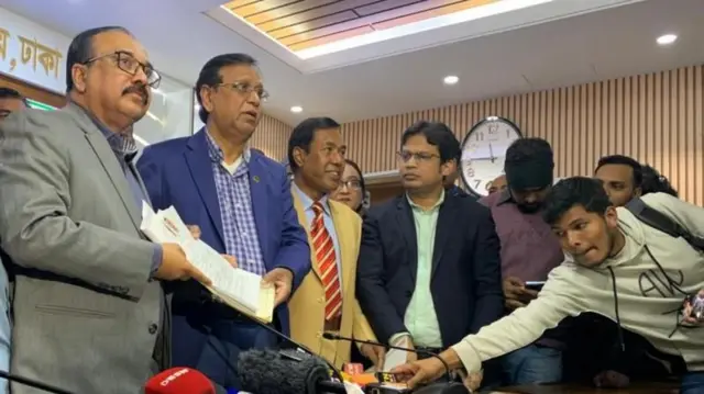 তারেক রহমানের পক্ষ থেকে মনোনয়ন পত্র দাখিল করেন তার নির্বাচনী সমন্বয়ক