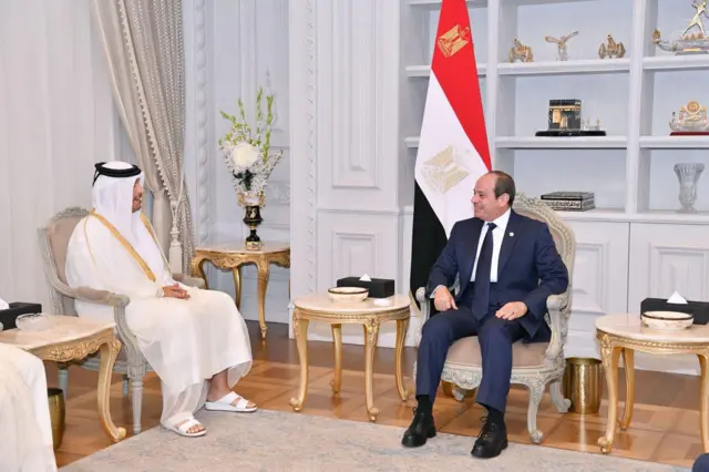 الرئيس المصري ورئيس الوزراء القطري في العلمين أغسطس آب 2025