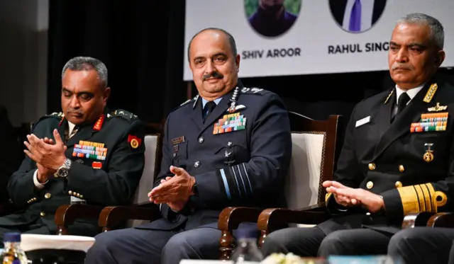 भारत की तीनों सेनाओं के प्रमुख 