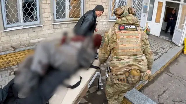 Раненая на каталке, Авдеевская больница