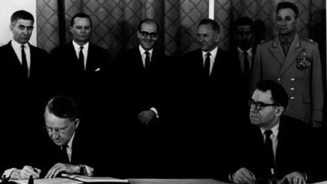 Ameerikaa fi Raashiyaan Adoolessa 1, 1968 yeroo waliigaltee meeshaan niwukilaraa akka hin babal’anne dhorku Moskotti mallatteessan