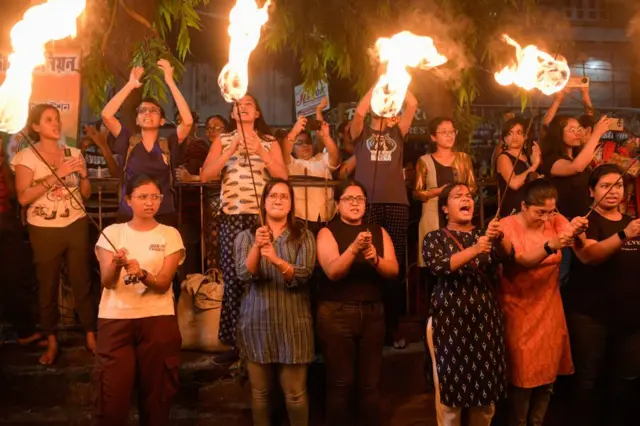 আরজি কর হাসপাতালে তরুণী চিকিৎসককে ধর্ষণ ও খুনের ঘটনার প্রতিবাদে উত্তাল দেশ।