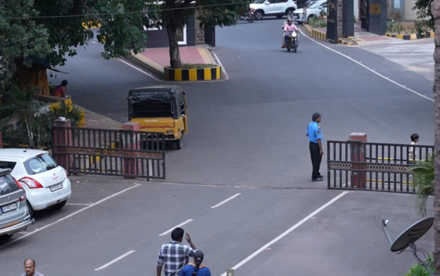 இரானியப் பெண்கள் பயிலும் கல்லூரிக்குச் சென்ற பிபிசி, அங்கிருந்த நிர்வாகத்திடம் பேசியது.
