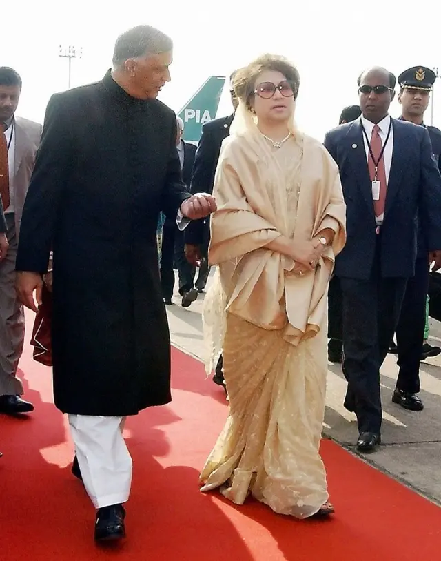 ২০০৪ সালে ঢাকায় এসেছিলেন তখনকার পাকিস্তানের প্রধানমন্ত্রী শওকত আজিজ