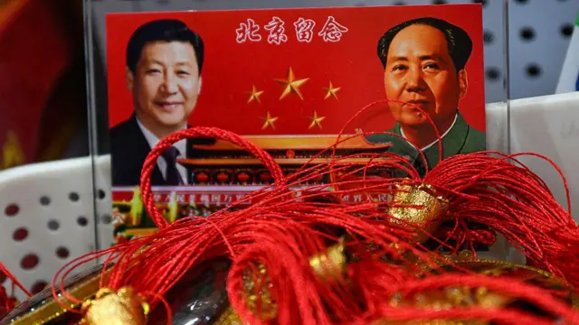 Сувенирное изображение Си Цзиньпина и Мао Цзедуна