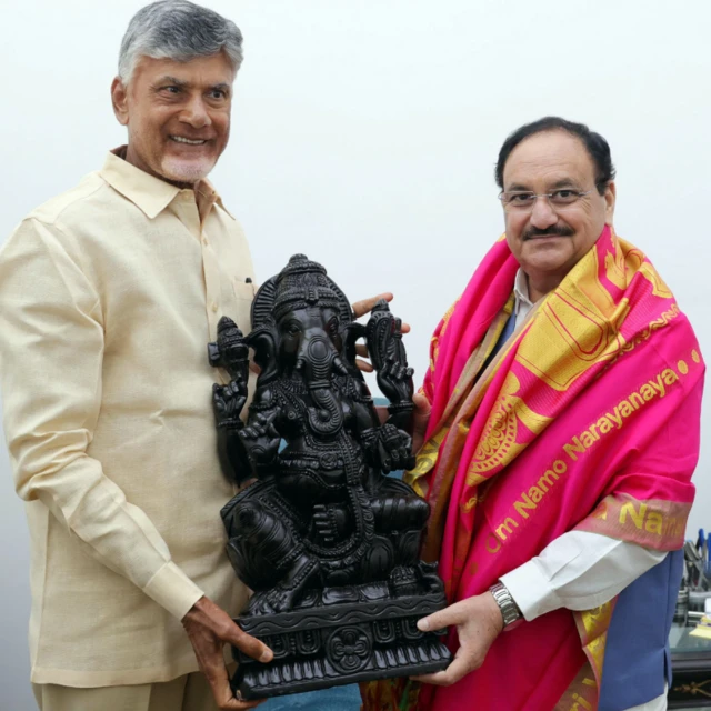 आंध्र प्रदेश के सीएम चंद्रबाबू नायडू और केंद्रीय स्वास्थ्य मंत्री जेपी नड्डा