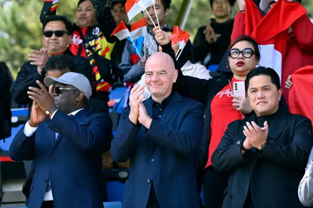 Presiden Federasi Sepak Bola Guinea, Aboubacar Sampil, Presiden FIFA Gianni Infantino, dan Ketua Umum PSSI Erick Thohir.