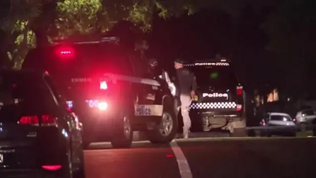 राति बाटोमा रोकिएका प्रहरीका गाडीहरू