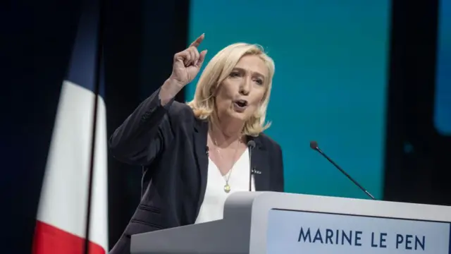 Marine Le Pen, líder de Agrupación Nacional, durante un discurso