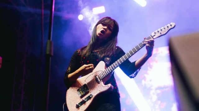 Fathia Izzati saat tampil bersama Reality Club.