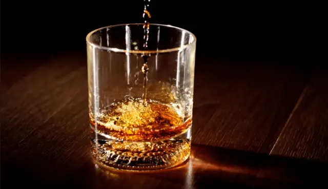 மகாத்மா காந்தியின் மாநிலம் குஜராத் கிஃப்ட் சிட்டியில் மதுவிலக்கு ரத்து