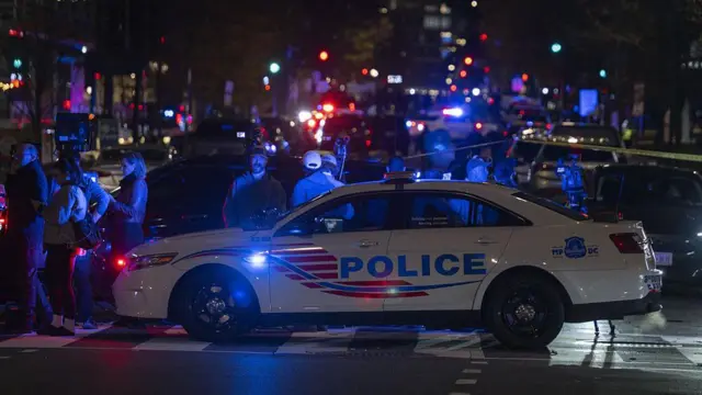 डीएचएस ने अफ़ग़ान नागरिकों की सभी इमिग्रेशन रिक्वेस्ट को फ़िलहाल रोक दिया है.